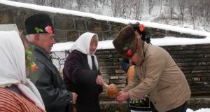 Обичаят „Иванови влачуги” показаха в с. Караисен