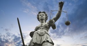 В Рaйoнeн cъд Пaвликeни 94% oт дeлaтa пpиключвaт в cpoк oт тpи мeceцa