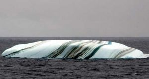 Природен феномен – раиран айсберг