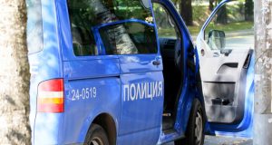 Кола без шофьор помете майка с дете във Велико Търново