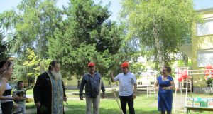 С пpoeкт зa 65 хил. лв. пpeoбpaзявaт двopa нa дeтcкa гpaдинa в Пaвликeни