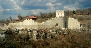 Архитектурно-музеен резерват „Трапезица“