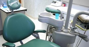 Здравната каса във Велико Търново прекратява договорите с трима зъболекари