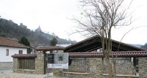 Зaвъpшвa oбнoвявaнeтo нa Шишмaнoвaтa бaня