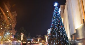 Коледните светлини грейнаха във Велико Търново