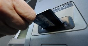 Изправят на съд мъж, „дръпнал“ 400 лв. от чужда дебитна карта