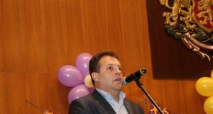 Деца и ученици зарадваха стотици великотърновци в Деня на християнското семейство