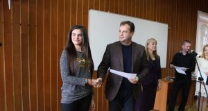 Кметът на Велико Търново Даниел Панов приветства младите учители