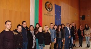 Областният управител на Велико Търново проф. Пенчо Пенчев представи функциите на институцията пред студенти