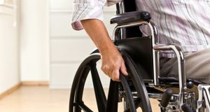 Изложба-базар на предмети, изработени от членове на Съюза на инвалидите в града, бе открита в сградата на Общината