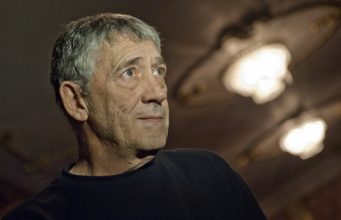 Kомедията на Жан Ноел Фенуик „На живо от оня свят”