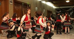 Коледарчета от детска градина „Слънчев дом” гостуваха в Общината