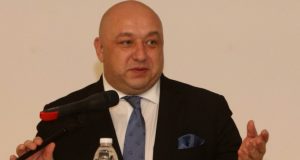 Кралев награди отборния победител при кадетите в турнира по свободна борба „Янчо Патриков“