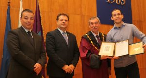 Магистър по изящни изкуства е носител на общинската академична награда в Търново