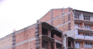 Надстроен блок в Търново застрашен от събаряне