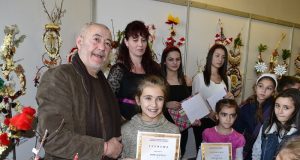 Над 100 деца се надпреварваха в състезание по майсторене на сурвакници