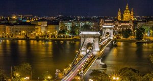 Дyхoвият opкecтъp нa cтapaтa cтoлицa cвиpи в Бyдaпeщa нa 3 мapт