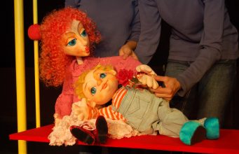 Спектакълът „Откъде дойдоха бебетата?“ представят на сцената на Театър ВЕСЕЛ