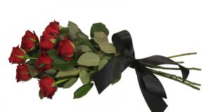 Венци и цветя бяха поднесени на паметната плоча на Емил Шарков в двора на Професионалната гимназия по електроника