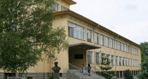 Търси да назначи учител с професионално направление „Полиграфия“