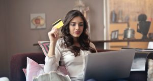 Заплатете битовите си и други сметки от вкъщи